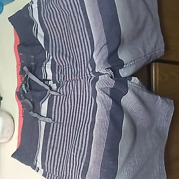 Mossimo board shorts - Picture 3 of 4